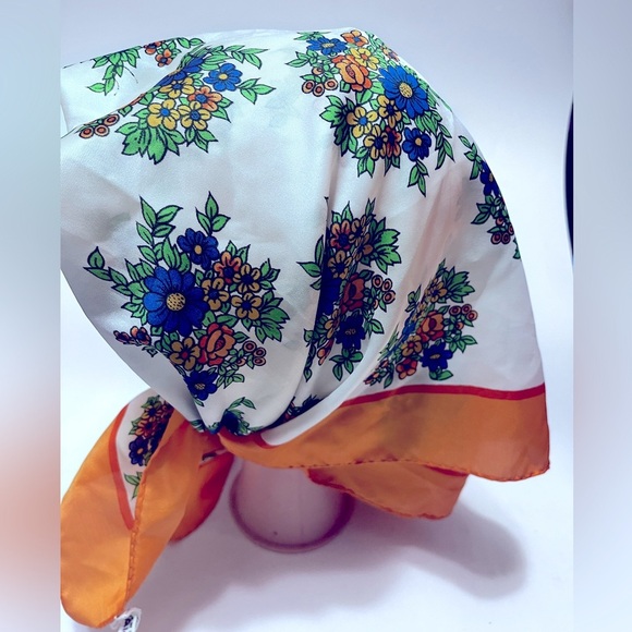 ALEXANDER’s Silk Floral Scarf Made in Italy Triangle Headscarf for Women - Picture 6 of 10